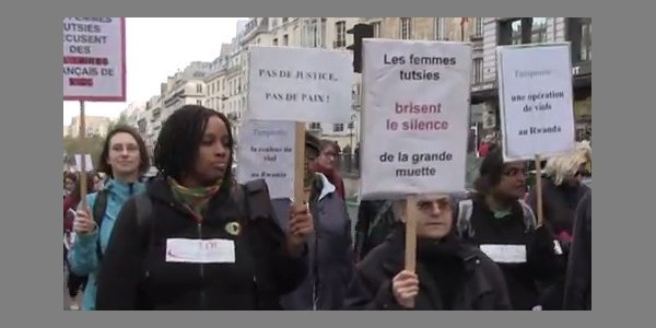 Image:Solidarité avec les rwandaises qui ont porté plainte pour viol contre des militaires français