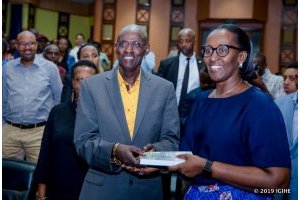 Dr Gasana Oscar et son Excellence Mme Jeannette Kagame