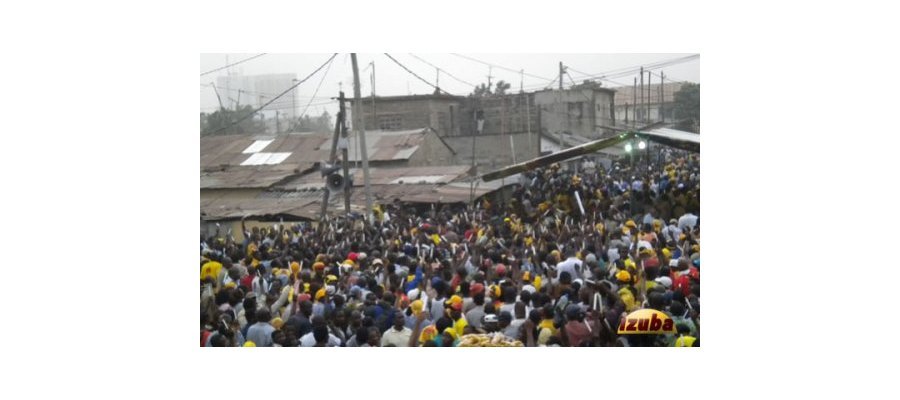 Image:Les Togolais dans la rue contre Gnassingbé